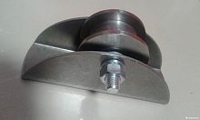 Ролик МЕТАЛ. d.65 под ТРУБУ (профильн.) 20х20 на ПЛАТФОРМЕ С3606 Ролик МЕТАЛ. d.65 под ТРУБУ (профильн.) 20х20 на ПЛАТФОРМЕ С3606