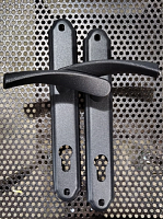 Ручка на планке РДП-1-023-85Ц ЧЕРНЫЙ МУАР,цилиндр /15/ Ручка на планке РДП-1-023-85Ц ЧЕРНЫЙ МУАР,цилиндр /15/