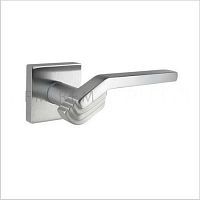 Двер.ручка на квадр.розетке цвет:хром матовый,модель 1907/544 М18 MEDEA Двер.ручка на квадр.розетке цвет:хром матовый,модель 1907/544 М18 MEDEA