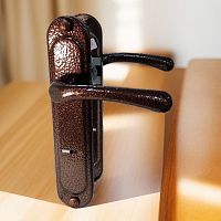 Ручка на планке РДП 2-006-77С -АМ-антик медь,сувальд. /15/