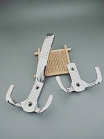 Крючок 3-х рожковый, YG1149L AB, бронза (с перфорацией),  8288 /30/ Крючок 3-х рожковый, YG1149L AB, бронза (с перфорацией),  8288 /30/