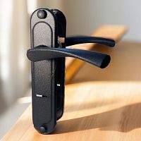 Ручка на планке РДП 2-023-77С- Черный муар,сувальд. /15/