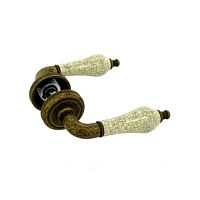 Двер.ручка на круг.роз. (д.50мм),цвет:антич.бронза+керамика 468/В AF+P8 MONICA  Двер.ручка на круг.роз. (д.50мм),цвет:антич.бронза+керамика 468/В AF+P8 MONICA