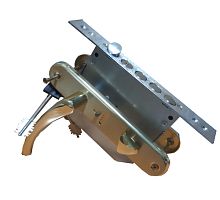 Замок "BORDER" К 9-6 Пз с ручкой на планке Ал D-42/01-1 G-R золото-п 17601/77411 Замок "BORDER" К 9-6 Пз с ручкой на планке Ал D-42/01-1 G-R золото-п 17601/77411