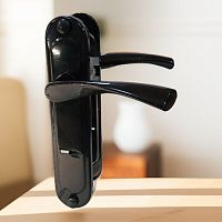 Ручка на планке РДП 2-023-77С ЧЕРНЫЙ,сувальд. /15/ Ручка на планке РДП 2-023-77С ЧЕРНЫЙ,сувальд. /15/