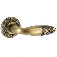 Двер. ручка на кругл.розетке (д.60мм) "ЗАФИРА" цвет:латунь ZAF.OLV Двер. ручка на кругл.розетке (д.60мм) "ЗАФИРА" цвет:латунь ZAF.OLV